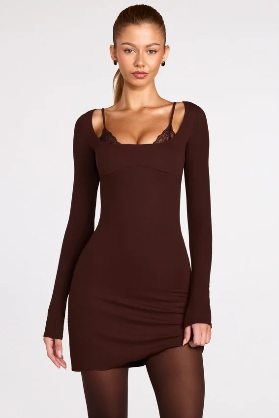 Vestido corto con sujetador de encaje de manga larga de modal acanalado Caris en marrón chocolate Vestido corto con sujetador de encaje de manga larga de modal acanalado Caris en marrón chocolate