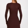 Vestido corto con sujetador de encaje de manga larga de modal acanalado Caris en marrón chocolate Vestido corto con sujetador de encaje de manga larga de modal acanalado Caris en marrón chocolate