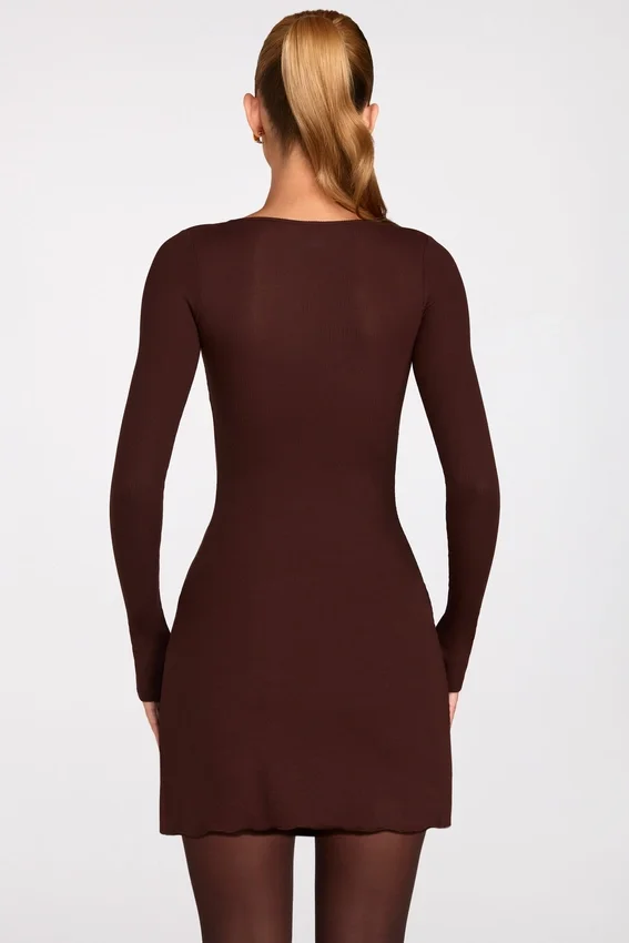 Vestido corto con sujetador de encaje de manga larga de modal acanalado Caris en marrón chocolate Vestido corto con sujetador de encaje de manga larga de modal acanalado Caris en marrón chocolate
