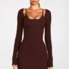 Vestido corto con sujetador de encaje de manga larga de modal acanalado Caris en marrón chocolate Vestido corto con sujetador de encaje de manga larga de modal acanalado Caris en marrón chocolate