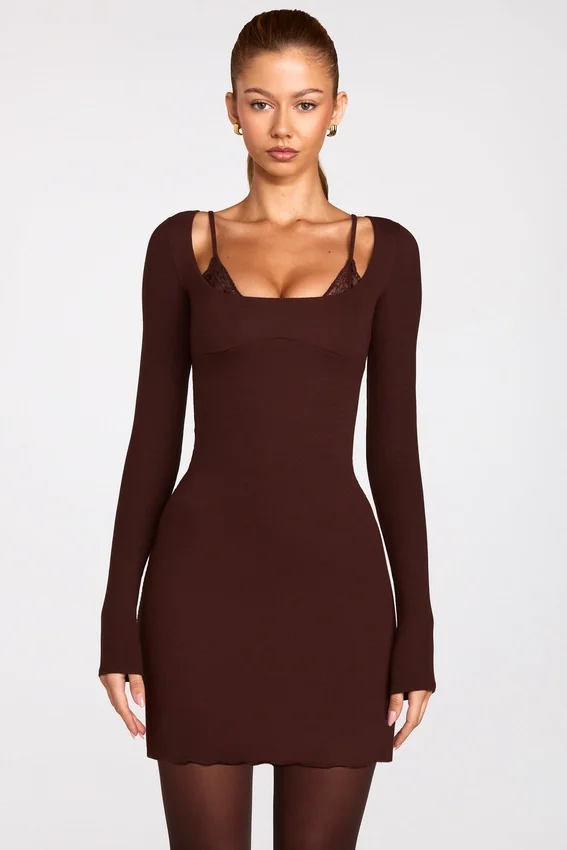 Vestido corto con sujetador de encaje de manga larga de modal acanalado Caris en marrón chocolate Vestido corto con sujetador de encaje de manga larga de modal acanalado Caris en marrón chocolate