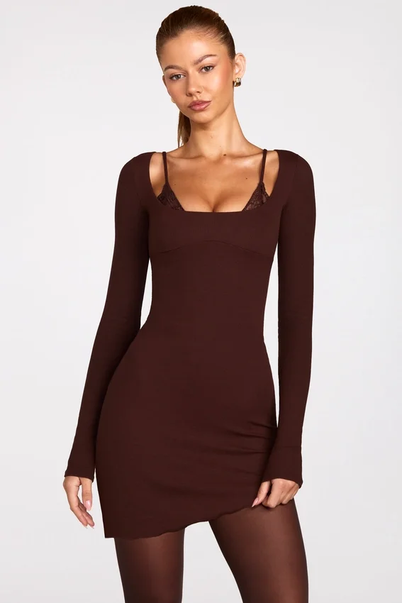 Vestido corto con sujetador de encaje de manga larga de modal acanalado Caris en marrón chocolate Vestido corto con sujetador de encaje de manga larga de modal acanalado Caris en marrón chocolate