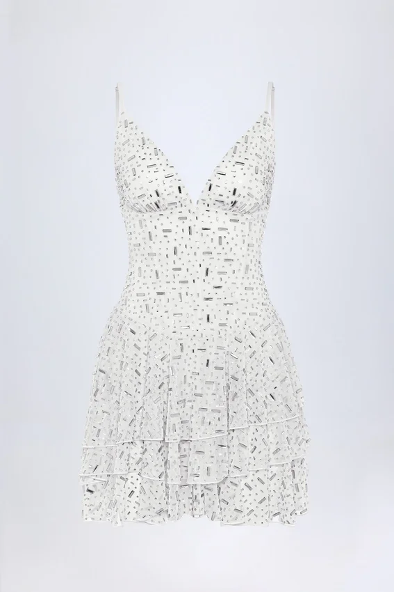 Vestido corto con volantes y adornos Orren en blanco Vestido corto con volantes y adornos Orren en blanco