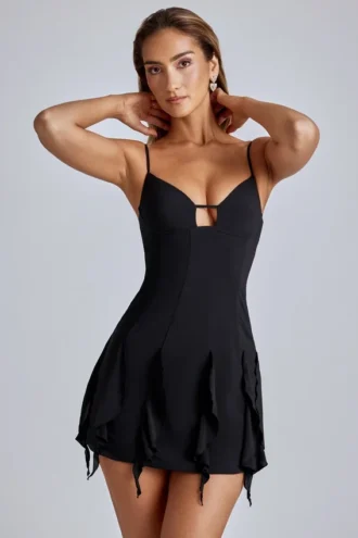 Vestido corto con volantes y corte en A Piera en negro