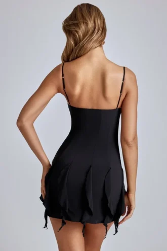 Vestido corto con volantes y corte en A Piera en negro