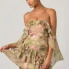 Vestido corto con volantes y hombros descubiertos Birdie con estampado floral multicolor Vestido corto con volantes y hombros descubiertos Birdie con estampado floral multicolor