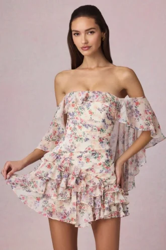 Vestido corto con volantes y hombros descubiertos de Birdie con estampado floral Primrose