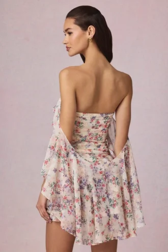 Vestido corto con volantes y hombros descubiertos de Birdie con estampado floral Primrose