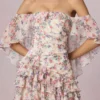 Vestido corto con volantes y hombros descubiertos de Birdie con estampado floral Primrose Vestido corto con volantes y hombros descubiertos de Birdie con estampado floral Primrose