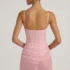 Vestido corto Connie semitransparente con adornos y drapeado en rosa Vestido corto Connie semitransparente con adornos y drapeado en rosa