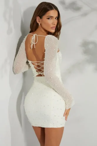 Vestido corto corsé con adornos de manga larga Milan en color marfil