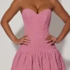 Vestido corto corsé con corte en el bajo y volantes Lavinia en rosa empolvado Vestido corto corsé con corte en el bajo y volantes Lavinia en rosa empolvado