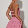 Vestido corto corsé con corte en el bajo y volantes Lavinia en rosa empolvado Vestido corto corsé con corte en el bajo y volantes Lavinia en rosa empolvado