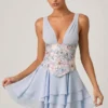 Vestido corto corsé con volantes y adornos Sakura en azul floral Vestido corto corsé con volantes y adornos Sakura en azul floral