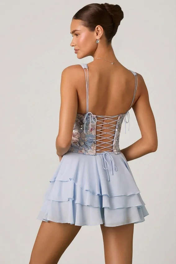 Vestido corto corsé con volantes y adornos Sakura en azul floral Vestido corto corsé con volantes y adornos Sakura en azul floral