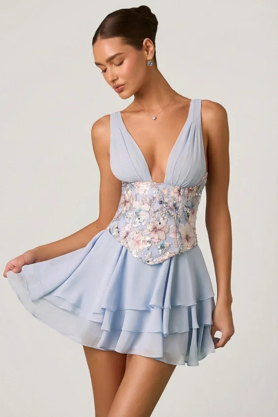 Vestido corto corsé con volantes y adornos Sakura en azul floral Vestido corto corsé con volantes y adornos Sakura en azul floral
