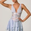 Vestido corto corsé con volantes y adornos Sakura en azul floral Vestido corto corsé con volantes y adornos Sakura en azul floral