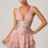 Vestido corto corsé con volantes y adornos Sakura en rosa floral Vestido corto corsé con volantes y adornos Sakura en rosa floral