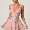 Vestido corto corsé con volantes y adornos Sakura en rosa floral Vestido corto corsé con volantes y adornos Sakura en rosa floral