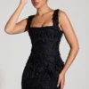 Vestido corto corsé de cuello cuadrado con apliques florales Posy en negro Vestido corto corsé de cuello cuadrado con apliques florales Posy en negro