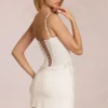 Vestido corto corsé de encaje Aralyn en marfil Vestido corto corsé de encaje Aralyn en marfil