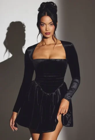Vestido corto corsé de manga larga de terciopelo Tera en negro azabache