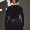 Vestido corto corsé de manga larga de terciopelo Tera en negro azabache Vestido corto corsé de manga larga de terciopelo Tera en negro azabache