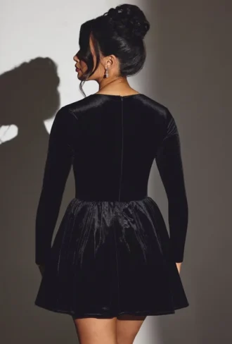 Vestido corto corsé de manga larga de terciopelo Tera en negro azabache
