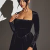 Vestido corto corsé de manga larga de terciopelo Tera en negro azabache Vestido corto corsé de manga larga de terciopelo Tera en negro azabache