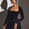 Vestido corto corsé de manga larga de terciopelo Tera en negro azabache Vestido corto corsé de manga larga de terciopelo Tera en negro azabache