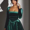 Vestido corto corsé de manga larga Tera en terciopelo verde esmeralda
