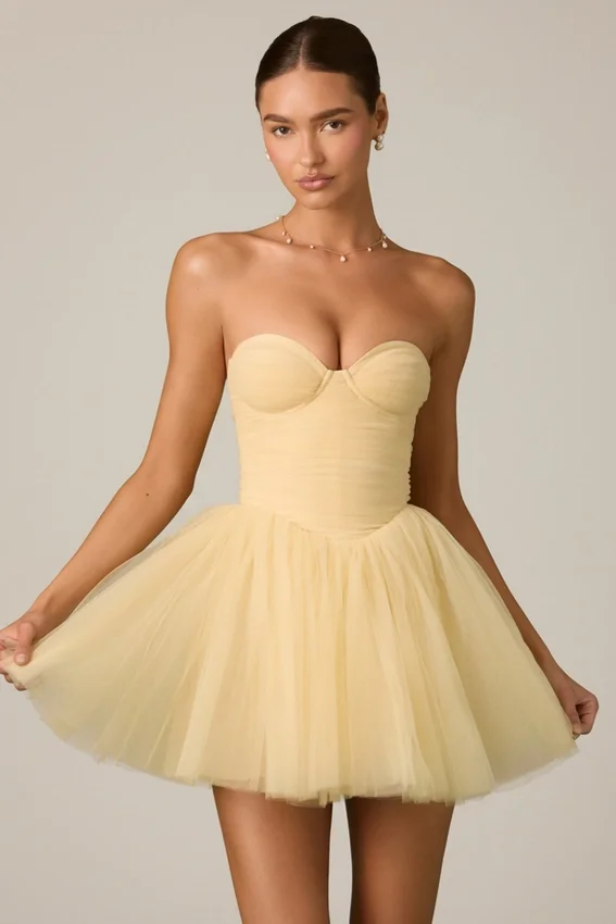 Vestido corto corsé de tul Dottie en amarillo Vestido corto corsé de tul Dottie en amarillo