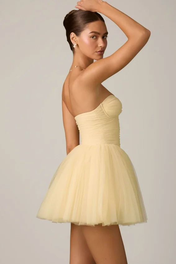 Vestido corto corsé de tul Dottie en amarillo Vestido corto corsé de tul Dottie en amarillo