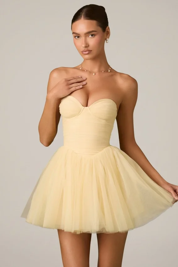 Vestido corto corsé de tul Dottie en amarillo Vestido corto corsé de tul Dottie en amarillo