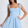 Vestido corto corsé drapeado Bellamy en azul polvo Vestido corto corsé drapeado Bellamy en azul polvo