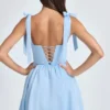 Vestido corto corsé drapeado Bellamy en azul polvo Vestido corto corsé drapeado Bellamy en azul polvo