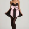 Vestido corto corsé Norina con lazo en negro Vestido corto corsé Norina con lazo en negro