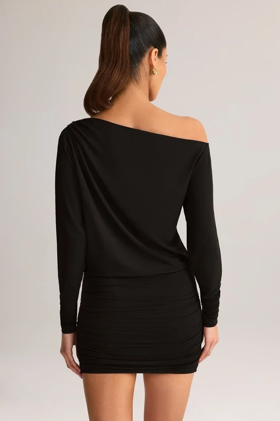 Vestido corto cruzado con hombros al aire Mira Modal en negro Vestido corto cruzado con hombros al aire Mira Modal en negro