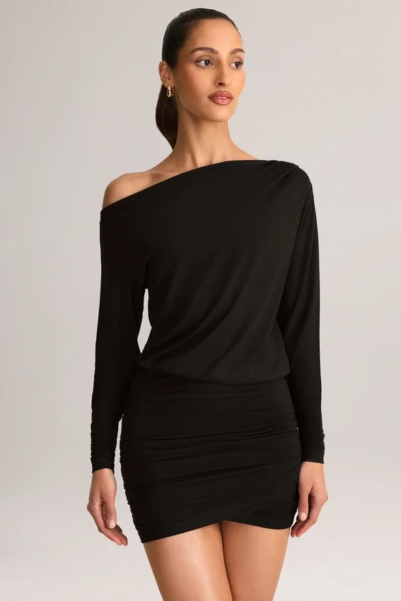 Vestido corto cruzado con hombros al aire Mira Modal en negro Vestido corto cruzado con hombros al aire Mira Modal en negro