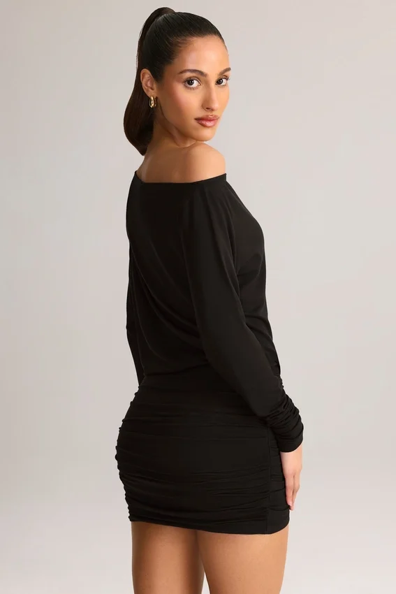 Vestido corto cruzado con hombros al aire Mira Modal en negro Vestido corto cruzado con hombros al aire Mira Modal en negro