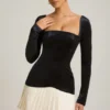Vestido corto Darline con pliegues en capas y corte corsé en negro Vestido corto Darline con pliegues en capas y corte corsé en negro