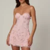 Vestido corto de corte A con adornos Edita en rosa ballet Vestido corto de corte A con adornos Edita en rosa ballet