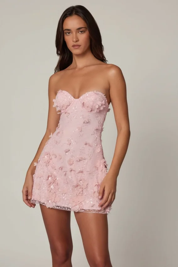 Vestido corto de corte A con adornos Edita en rosa ballet Vestido corto de corte A con adornos Edita en rosa ballet