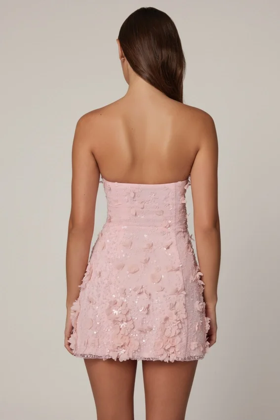 Vestido corto de corte A con adornos Edita en rosa ballet Vestido corto de corte A con adornos Edita en rosa ballet