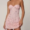 Vestido corto de corte A con adornos Edita en rosa ballet Vestido corto de corte A con adornos Edita en rosa ballet