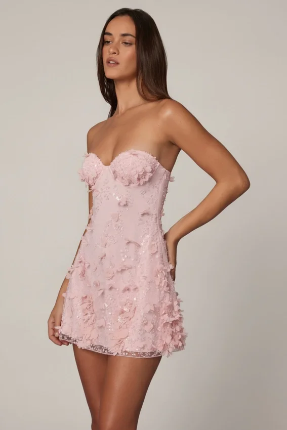Vestido corto de corte A con adornos Edita en rosa ballet Vestido corto de corte A con adornos Edita en rosa ballet
