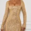 Vestido corto de corte A con adornos Kiyara en dorado Vestido corto de corte A con adornos Kiyara en dorado