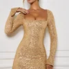 Vestido corto de corte A con adornos Kiyara en dorado Vestido corto de corte A con adornos Kiyara en dorado