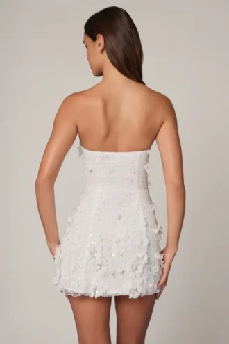Vestido corto de corte A con bandeau y adornos Edita en blanco