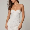 Vestido corto de corte A con bandeau y adornos Edita en blanco